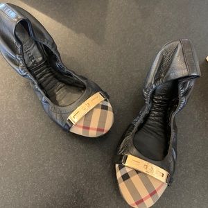 Burberry twist lock drayton ballerina flat